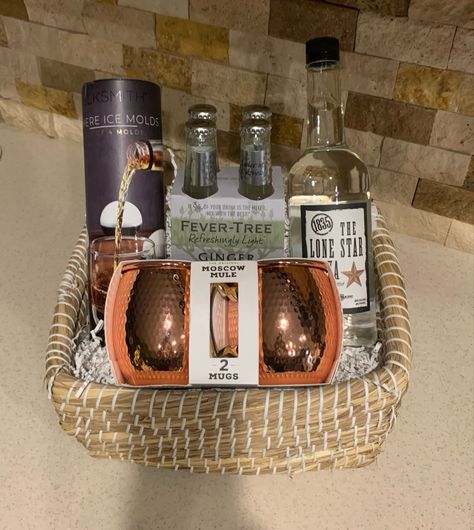 I really love the theme of this basket, especially since the Moscow Mule is traditionally served in copper mugs. The mugs really stand out and give the basket flare. Beer Gift Basket, Cocktail Basket, Moscow Mule Basket Gift Ideas, Mulled Wine Gift Basket, Mule Drink Gift Basket, Tito’s Gift Basket, Vodka Gift Baskets, Drink Gift Basket, Moscow Mule Gift Basket