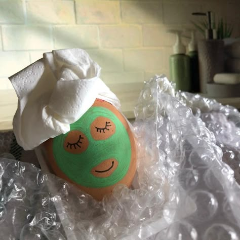 Egg Baby Project Ideas, Egg Ideas Decorating, Boiled Egg Competition Ideas, Egg Baby Project, Funny Egg Decorating Ideas, Funny Easter Eggs Decorating Ideas, Decorated Eggs Competition, Egg Competition Ideas, Decorate An Egg Competition