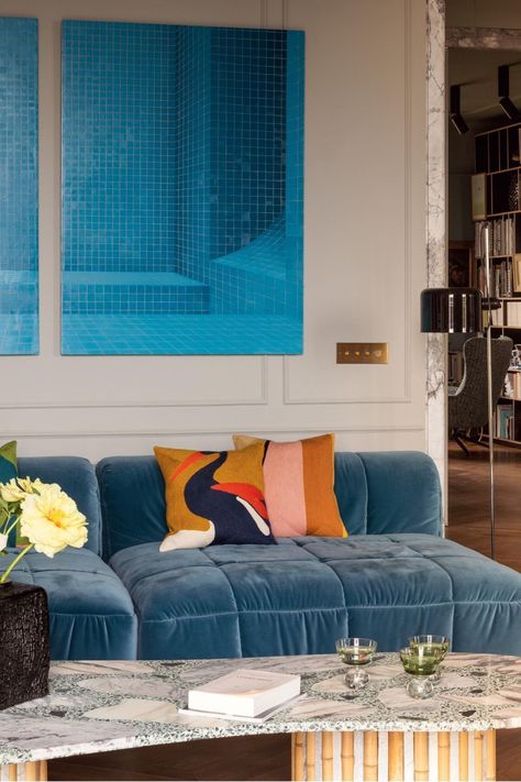 Massimo Adario, Velvet Couch Living Room, Blue Couch Living Room, Colorful Couch, Blue Couch, Blue Couches, Vogue Living, Apartment Aesthetic, Parisian Apartment