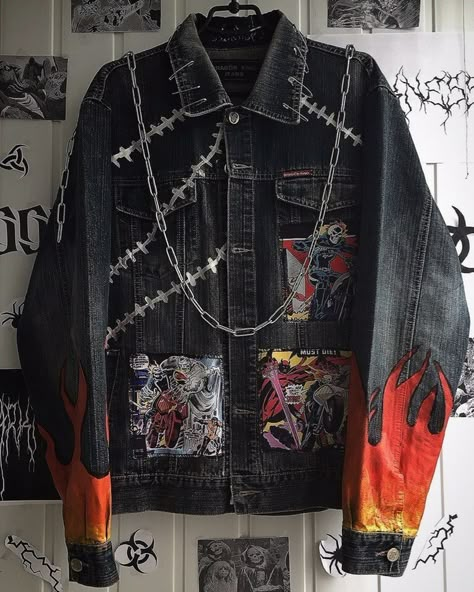 Emo Denim Jacket, Punk Fashion Diy, Battle Jackets, Jacket With Patches, Diy Denim Jacket, Alt Clothes, Battle Jacket, Diy Jacket, Diy Denim