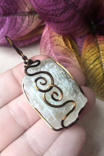 Raw Crystal Wire Wrap, Witchy Pendant, Kunzite Necklace, Wiccan Necklace, Reiki Jewelry, Wire Jewelry Making, Goddess Jewelry, Ideas Jewelry, Raw Crystal Jewelry