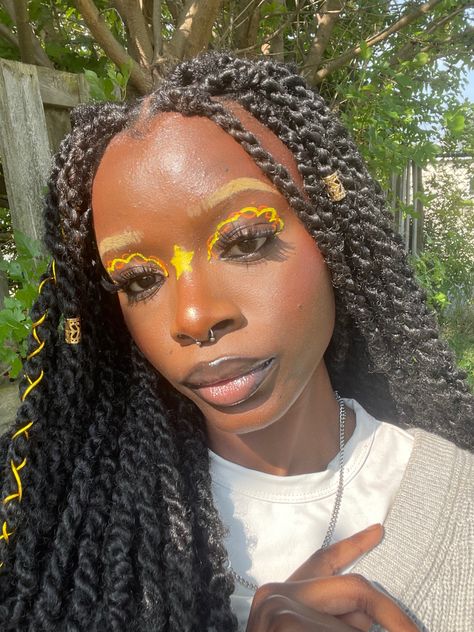 Yellow Makeup Looks Black Women, Sun Inspired Makeup, Black And Yellow Makeup, Yellow Graphic Liner, Yellow Makeup Looks, Yellow Eyeshadow Looks, Sun Makeup, Yellow Eye Makeup, Bday Photoshoot