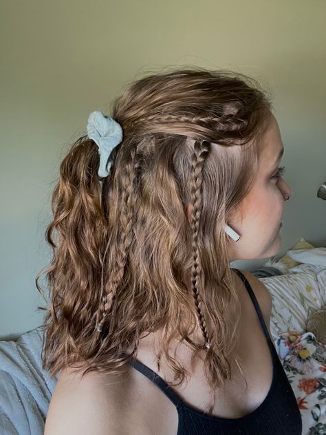 Mamma Mia Hairstyles Short Hair, Mama Mia Hairstyles, Mama Mia Hair, Mamma Mia Hairstyles, Mamma Mia Makeup, Mamma Mia Hair, 18th Bday, Hoco Hairstyles, Mama Mia