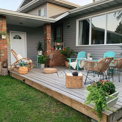 Floating Deck Front Of House, Low Patio Deck, Floating Deck Decorating Ideas, Easy Porch Ideas On A Budget, Floating Deck Ideas, Backyard Deck Ideas On A Budget, Rental Diy, Ideas Backyard Patio, Patio Paradise