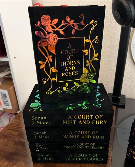 ACOTAR By Sarah J.Maas that I did for myself! Acotar Book Rebind, Rebound Books, Book Rebinding, Craft Therapy, Art 101, Book Reading Journal, Bookmaking, Book Reading, Book Dragon