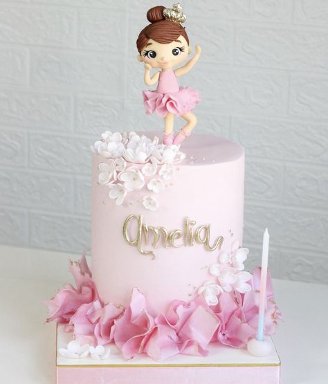 Cake With Ballerina, Balerina Cake For Girl, Ballerina Bday Cake, Ballet Themed Birthday Cake, Ballet Birthday Party Cake, Balarina Cake Ideas, Balarina Birthday Party Ideas, Ballerina Birthday Cake Ideas, Princess Ballerina Cake