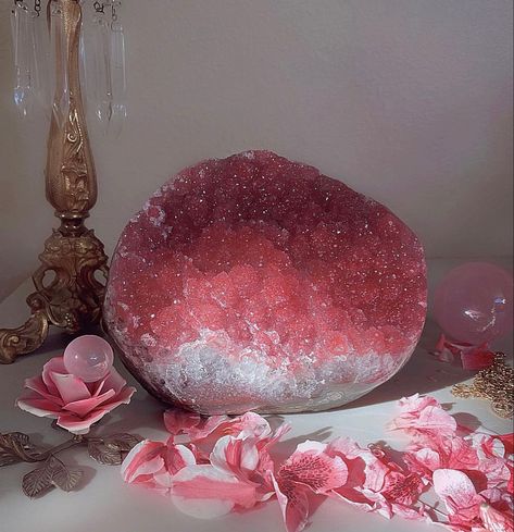 Pink Crystal Aesthetic, Opal Eyes, Rose Gold Aesthetic, Pink Starburst, Crystal Room, Crystal Aesthetic, Shell Collection, Pretty Rocks, Crystal Therapy