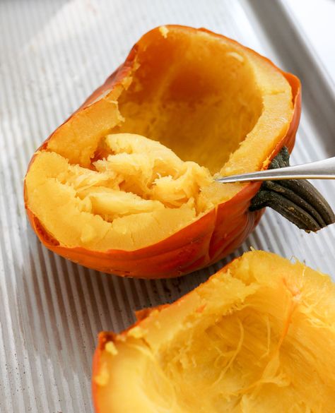 How to Cook Pumpkin ( Make Puree) Freezing Food Preservation, Roasting Pumpkin, How To Roast Pumpkin, Hubbard Squash, Cook Pumpkin, Baking Pumpkin, Pureed Food, Pumpkin Roll Cake, Roasted Vegetable Pasta