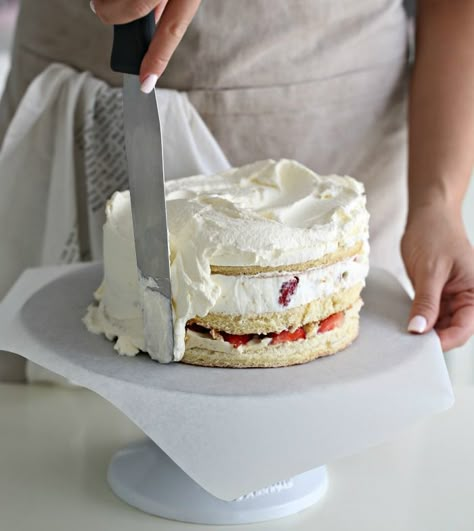 Fresh Cream Birthday Cake, Custard Cream Cake, Cream For Cake, Cake Preparation, Strawberry Cream Cakes, Baking Aesthetic, How To Make Cream, Vegan Bakery, Cake Photography