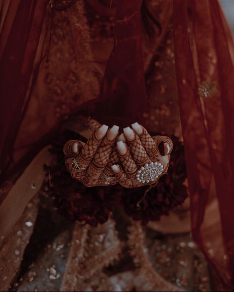 Bride Groom Photoshoot, Pakistani Aesthetic, Indian Bride Poses, Muslim Wedding Photography, Bride Photos Poses, Groom Photoshoot, Bride Photography Poses, Crazy Rich, Bride Photoshoot