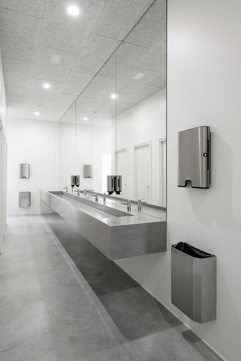 Office Bathroom Design, Public Restroom Design, Commercial Bathroom Designs, Toilet Design Modern, Clubhouse Design, Commercial Toilet, Public Bathroom, Dental Office Design Interiors, School Bathroom