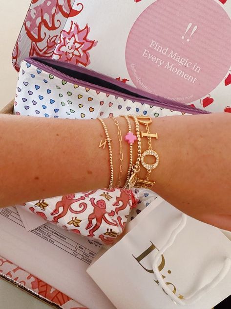 Preppy Accessories, Gold Bracelets Stacked, Preppy Jewelry, Wrist Jewelry, Jewelry Accessories Ideas, Nail Jewelry, Accessories Ideas, Jewelry Essentials, Jewelry Lookbook