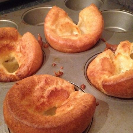 Yorkshire Pudding For 2, Yorkshire Pudding Mix, Easy Yorkshire Pudding Recipe, Apple Bread Pudding Recipe, Yorkshire Pudding Batter, Yorkshire Pudding Recipe, Easy Pudding Recipes, Popover Recipe, Yorkshire Pudding Recipes