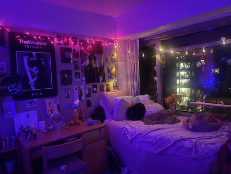 College Dorm Room Ideas Y2k, Maximalist Dorm Room Ideas, Maximalist Dorm Decor, Maximalist Dorm Room, Maximalist Room Aesthetic, Blue Dorm Room Aesthetic, Maximalist Dorm, Rosie Core, Dorm 2023