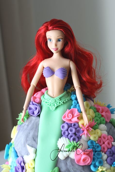 under the sea cake tutorial Mermaid Princess Cake Ideas, Ariel Cake Ideas, Barbie Mermaid Cake, Ariel The Little Mermaid Cake, Mermaid Barbie Cake, Ariel Doll Cake, Mermaid Doll Cake, Ariel Cakes, Mermaid Birthday Party Cake