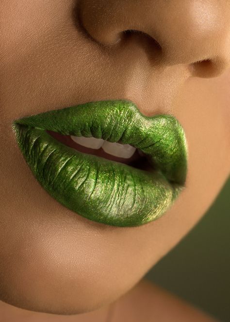 Pretty Lips, Green Lipstick, Green Lips, Hot Lips, Lip Art, Beautiful Lips, Eyes Lips, Jolie Photo, Lipstick Lip