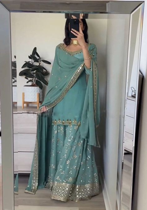 Sharara Designs, Desi Dress, Trendy Outfits Indian, Pani Puri, Traditional Indian Dress, Pakistani Fancy Dresses, Desi Fashion Casual, Salwar Kamiz, Indian Dresses Traditional