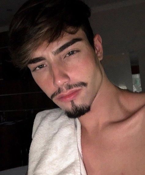 Mustache And Goatee, Goatee Beard, Mustache Men, Boys With Curly Hair, Unique Faces, Beard Styles For Men, Corte De Cabelo Masculino, Attractive Guys, Mens Hairstyles Short