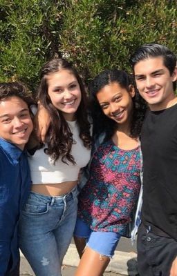 On My Block Cast, Ronni Hawk, Cesar Diaz, Diego Tinoco, Capri Outfits, On My Block, Netflix Shows, Film Disney, Popular Shows