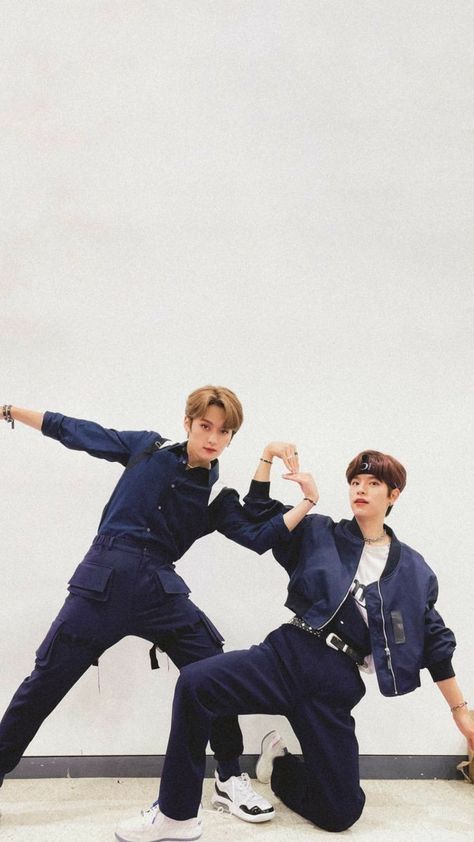 Kpop Poses To Recreate, 2min Skz Wallpaper, 2min Wallpaper, Kids Mood, Lee Know Stray Kids, Skz In Cute, Savage Kids, Trik Fotografi, Stray Kids Seungmin