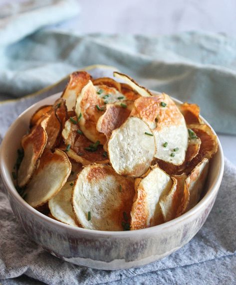 Healthy Potato Chips, Bag Of Potatoes, Air Fryer Potato Chips, Homemade Potato Chips, Chip Recipes, Baked Potato Chips, Healthy Potato, Potato Chip Recipes, Healthy Potatoes