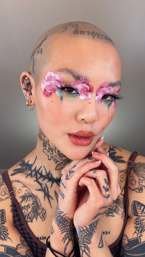 meicrosoft on Instagram: AHAHAHHA WHY DID I LOOK SO TERRIFIED DOING THIS • • • #reels #carnations #flowermakeup #avantgardemakeup #explorepage #makeuptutorial Banes World, Crazy Eyeshadow, Makeup Carnaval, Artsy Makeup, Drag Make-up, Flower Makeup, Easter Makeup, Avant Garde Makeup, Makijaż Smokey Eye