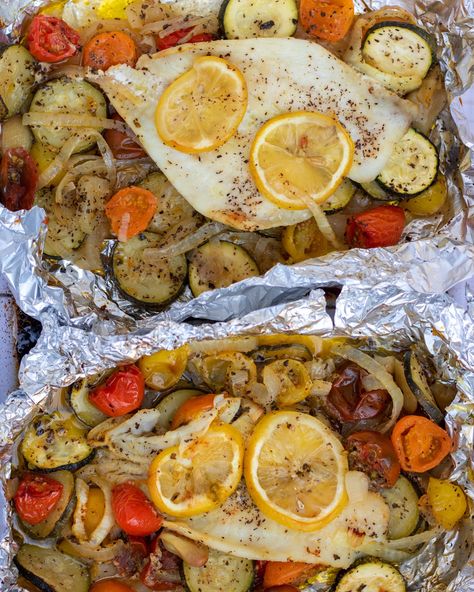 Foil Baked Fish with Veggies - Wine a Little, Cook a Lot Baked Fish In Foil, Baked Fish Recipes, Pasta Fagioli, Foil Packets, Baked Fish, Minestrone, Zucchini Recipes, Fish Recipes, Summer Recipes