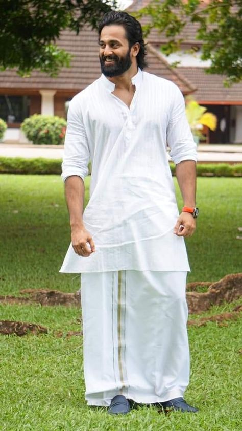 Kurta Mund Men Kerala, Onam Dress For Men, Pancha Kattu Men, South Indian Men Outfit, Kurta And Mundu Kerala Men, Onam Outfit For Men, South Indian Look For Men, Kerala Traditional Dress For Men, Mundu Kerala Men