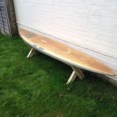 Surfboard bench Benches Diy, Decoration Surf, Wind Surfing Photography, Ideas Terraza, Surfboard Decor, Surf Decor, Deco Nature, Surfboard Art, Surf Shack