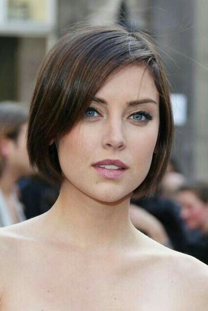 Side Swoop, Jessica Stroup, Jessica Lowndes, New Hair Do, Short Dark Hair, Bobbed Hair, Chin Length Hair, Trendy Hairstyle, A Clown