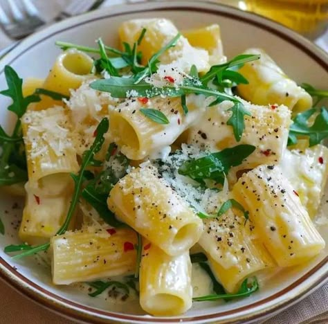 Jamie Oliver | Lemon Ricotta Pasta with Arugula | Facebook Pasta With Arugula, Lemon Ricotta Pasta, Arugula Pasta, Gordon Ramsay Recipe, Stanley Tucci, Diner Recept, Ricotta Pasta, Jamie Oliver Recipes, Lemon Pasta