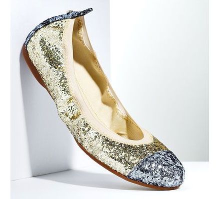 Simply Vera Vera Wang two-toned glitter flats. Reception Shoes, Glitter Ballet Flats, Sparkly Flats, Designer Looks, Glitter Flats, Shoes Photo, Budget Fashion, Shoe Boot Sandals, Simply Vera Wang