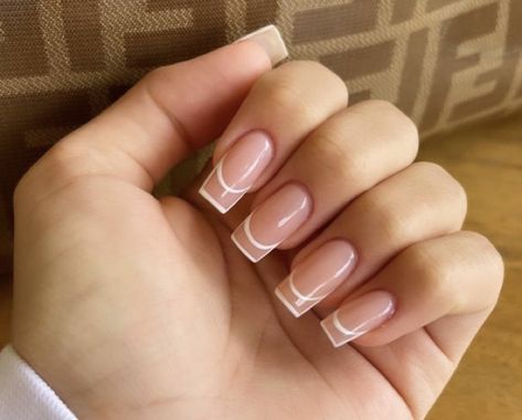 French Nails Ideas Short Square, Outline Tips Acrylic Nails, White Outlined French Tip Nails, French Tip Nails Lines, Short Outlined French Tip Nails, French Outline Nails Square, Outline French Tip Nails Square, Double Line French Tip Nails Square, Two Line French Tip Nails