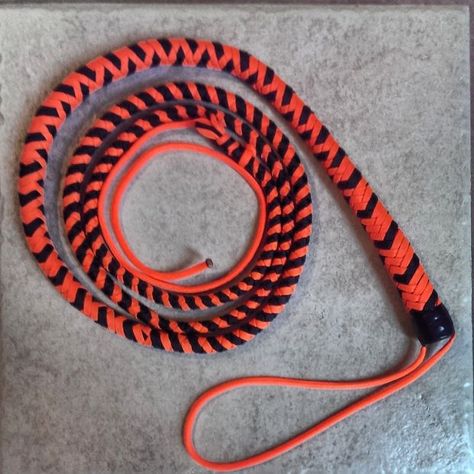 Paracord Whip, 550 Cord Projects, Bull Whip, Paracord Projects Diy, Paracord Braids, Paracord Diy, Paracord Tutorial, 550 Cord, Paracord Knots