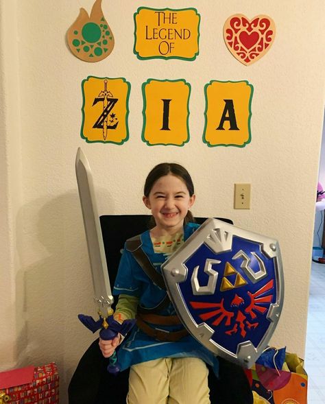 Breath Of The Wild Decorations, Princess Zelda Birthday Party, Breath Of The Wild Party Ideas, Zelda Party Invitations, Zelda Bday Party, Zelda Botw Birthday Party, Zelda Themed Birthday Party, Legend Of Zelda Party Ideas, Link Birthday Party Zelda