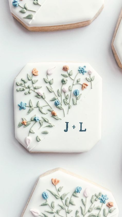 Wildflower Cookies Wedding, Spring Wedding Cookies Decorated, Blue Floral Cookies Decorated, Wildflower Bridal Shower Theme Cookies, Summer Wedding Cookies, Floral Wedding Cookies Decorated, Floral Bridal Cookies, Wildflower Bridal Cookies, Spring Bridal Shower Cookies