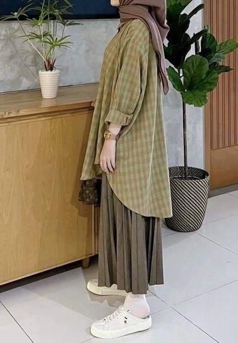 Casual Muslimah Outfit, Hijab Outfit Syari, Tunik Hijab Style Casual, Ootd Tunik Hijab, Tunik Hijab Style, Tunik Modern, Muslimah Fashion Casual, Fesyen Islam, Rok Outfit