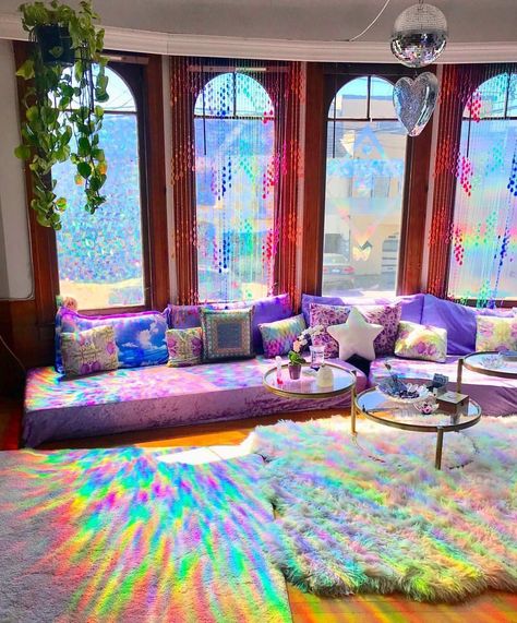 Wanderlust Destiny on Instagram: “Major room inspo 😍🌈✨ via @the_spacequeen” Living Room Design Boho, Zen Den, Bohemian Furniture, Bohemian Inspiration, Rainbow Room, Dull Colors, Lisa Frank, Living Room Windows, Boho Living