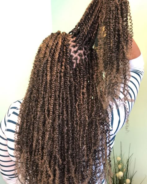 Brown Spring Twists, Blonde Spring Twists, Spring Twist Braids Long, Spring Twist Hairstyles, Spring Twist Braids, Locs Extensions, Curly Twist, Nara Smith, Extensions Braids