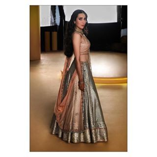 @therealkarismakapoor’s glamorous look in our woven Banarasi Lehenga. Adorned with zari gota, she carries the look with utmost grace.  Styled by: @tanghavri  #AnitaDongre #AnitaDongreCouture #KarishmaKapoor #Lehenga #GotaPatti #Woven #Zari Simple Lehenga, Lehnga Dress, Lehenga Blouse Designs, Anita Dongre, Designer Bridal Lehenga, Lehenga Online, Indian Lehenga, Bridal Lehenga Choli, Designer Lehenga