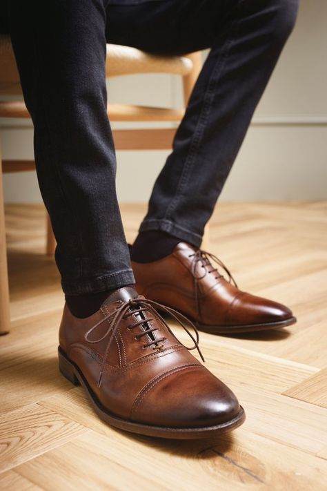 Brown Oxford Shoes Outfit, Leather Shoes Men Formal, Trending Shoes For Men, Footwear Photography, Brown Shoes Men, Oxford Shoes Brown, Gents Shoes, Brown Oxford Shoes, Oxford Shoes Outfit