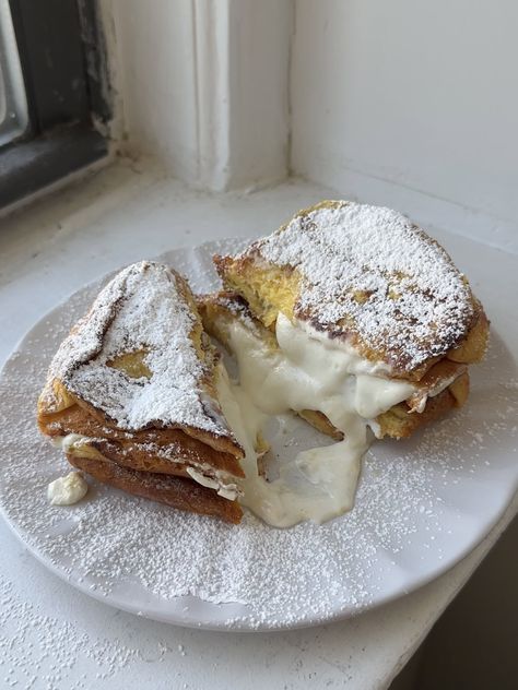 Two pieces of lemon ricotta french toast dusted with powdered sugar and cut in half with the filling oozing out. Lemon Poppyseed French Toast, Brunch For Two Ideas, Sweet Ricotta Recipes, Easy Breakfast Ideas Sweet, Ricotta Breakfast Recipes, Lemon Ricotta French Toast, Warm Breakfast Ideas, Fancy Brunch Ideas, Brunch Dessert Ideas