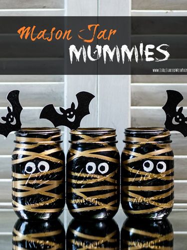 Halloween Mason Jars Diy, Mason Jar Halloween Crafts, Halloween Jars, Halloween Mason Jars, Diy Halloween Projects, Mason Jar Crafts Diy, Painted Jars, Easy Diy Halloween, Mason Jar Candles