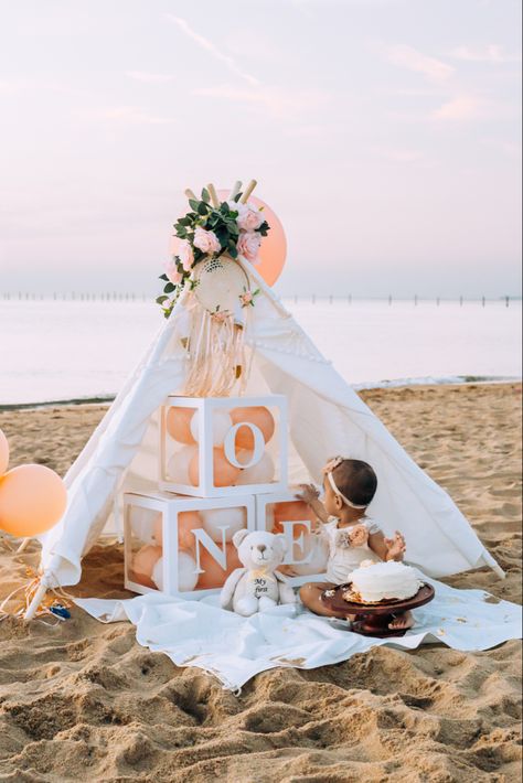 Cake Smash On Beach, Birthday At Beach Ideas, Birthday One Year Girl, 1st Birthday Beach Photoshoot, First Birthday Beach Photos, First Birthday Outdoor Photoshoot, 1st Birthday Photo Ideas, Baby 1st Birthday Photoshoot, Beach Shoot Ideas