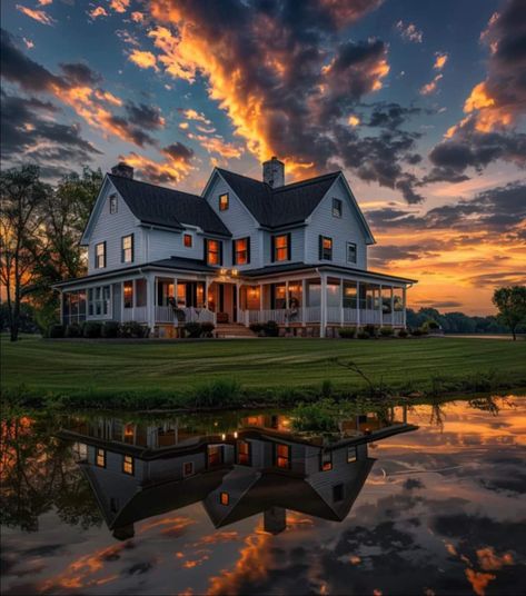 Big Farmhouse Aesthetic, Homestead House Aesthetic, Dream Country Home, Tennessee Farmhouse, Cottagecore Lifestyle, House With Land, Hampshire House, Build My Own House, Huge Houses