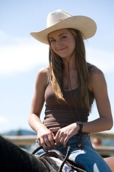 Amber Marshall as Amy Fleming Heartland Actors, Amy Fleming, Heartland Cbc, Heartland Amy, Amy And Ty Heartland, Ty Heartland, Heartland Ranch, Heartland Seasons, Heartland Tv Show