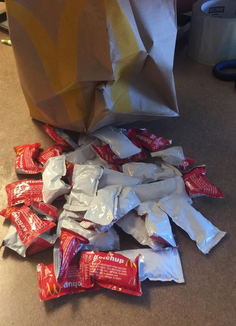 We usually get four or five ketchup packets when asking for a lot of ketchup at our local McDonald’s. This time however.... a bit too much even for me lol. #lol #funny #laugh Ketchup Packet, Ketchup Packets, Camping Food List, Working At Mcdonalds, Lol Funny, Food List, Sweet Summer, Camping Food, Funny Laugh