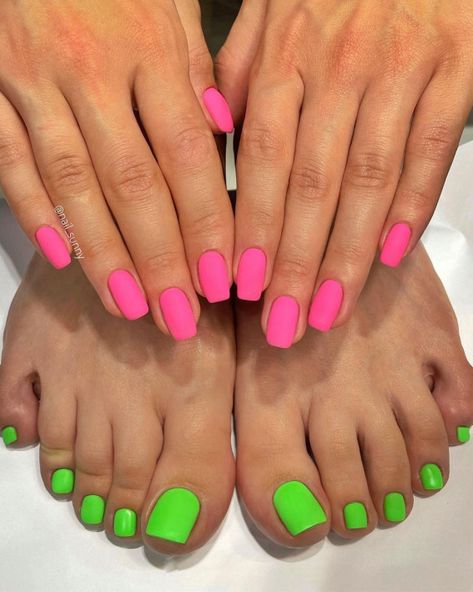 Neon Green Pedicure, Pedicure Ideas French, Simple Pedicure Designs, Simple Pedicure, Green Pedicure, Neon Pedicure, Braided Ideas, Green Toe Nails, Trendy Pedicure