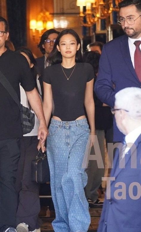 Concert Outfit Ideas Pants, Jennie In Paris, Jennie Kim Style, Jennie Kim Outfits, Jennie Kim Fashion, Jennie Airport Fashion, Jennie Outfits, Jennie Style, Blackpink Outfits