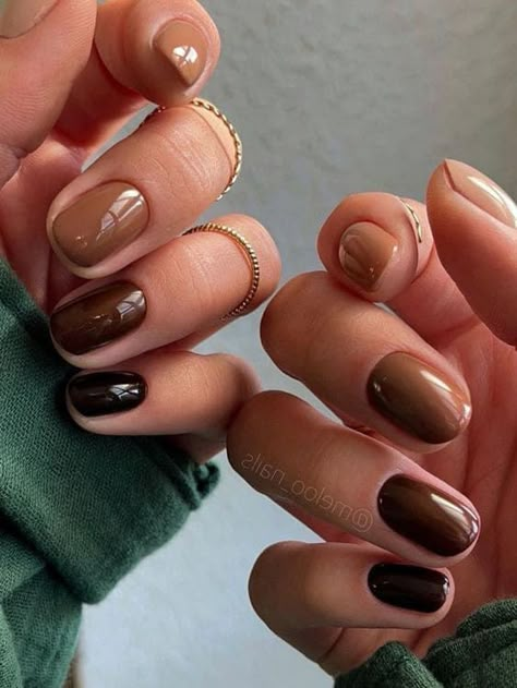 brown vertical ombre short nails Brown Nail Art, Brown Nails Design, Chic Nail Art, September Nails, Fall Manicure, Fall Nail Trends, Fall Gel Nails, Fall Nail Colors, Brown Nails